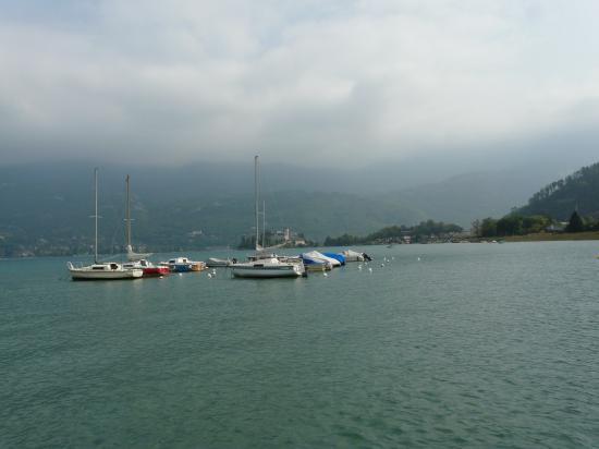 Lac d'Annecy sous la brume