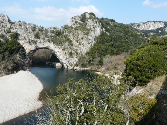 à l' approche de Vallon pont d'Arc