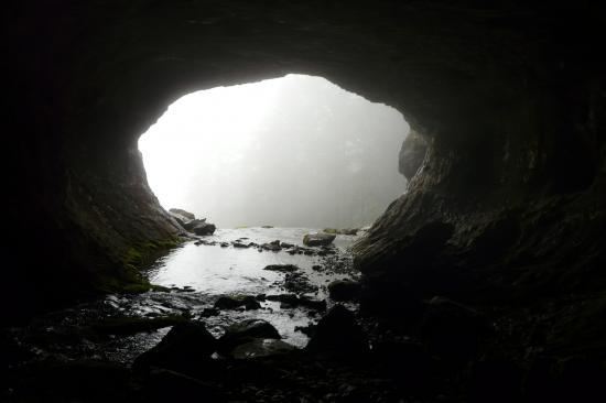 la grotte de la source du guiers mort