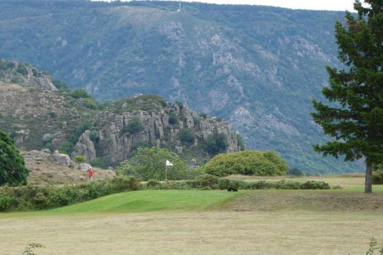 terrain de golf au dessus des gorges de chassésac