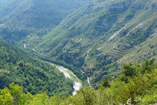 les gorges du Tarn en allant vers Ste Enimie depuis la Canourgue