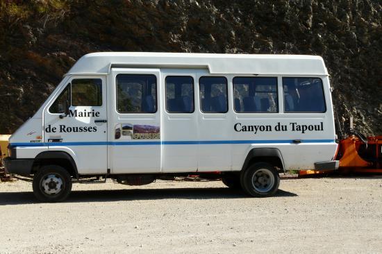 le bus de la mairie de Rousses