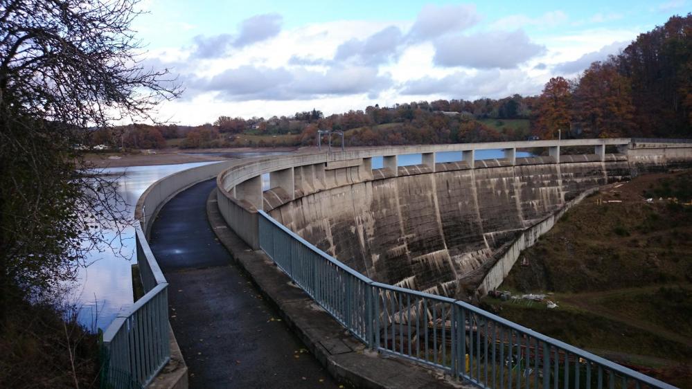 le barrage du lac de Pont de salars