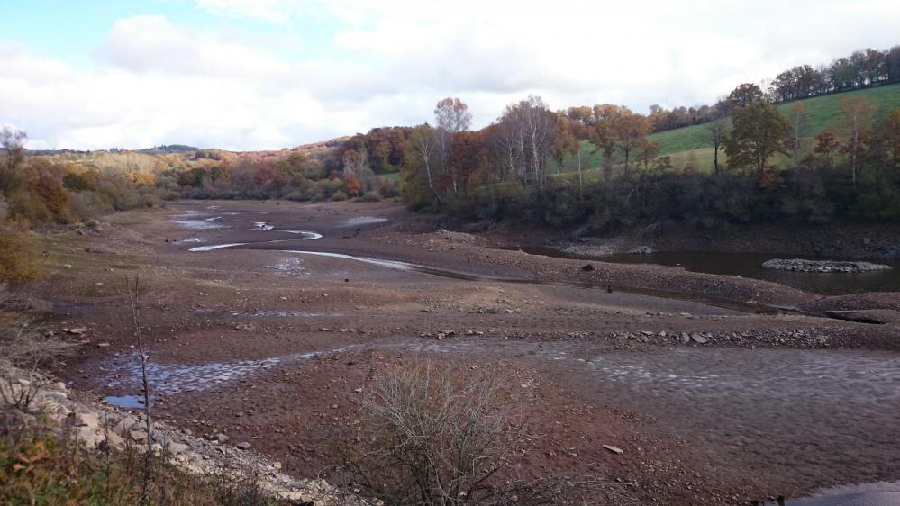 ... et sans eau (lac de Pont de Salars)