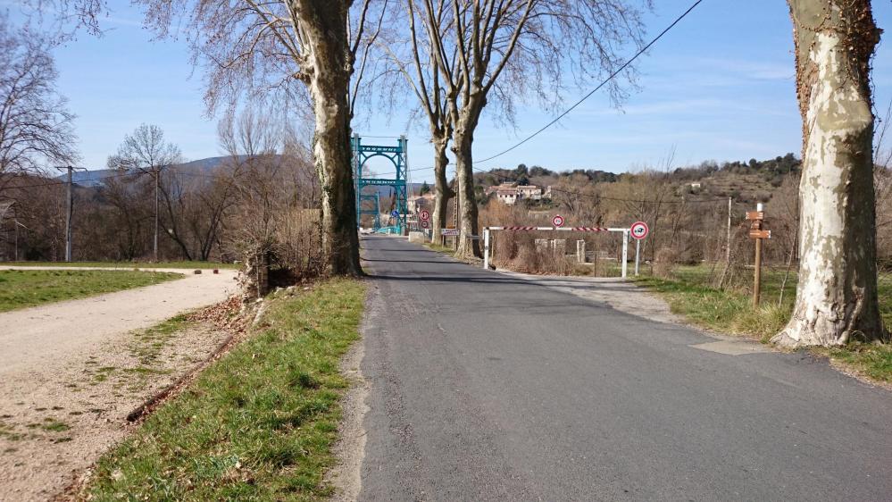 A la sortie de St Bauzilles de Putois, direction les gorges de l' Hérault et St Guilhem le Désert