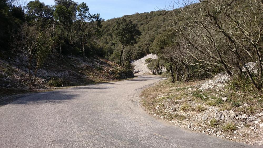 Belle descente sinueuse vers l' Hérault