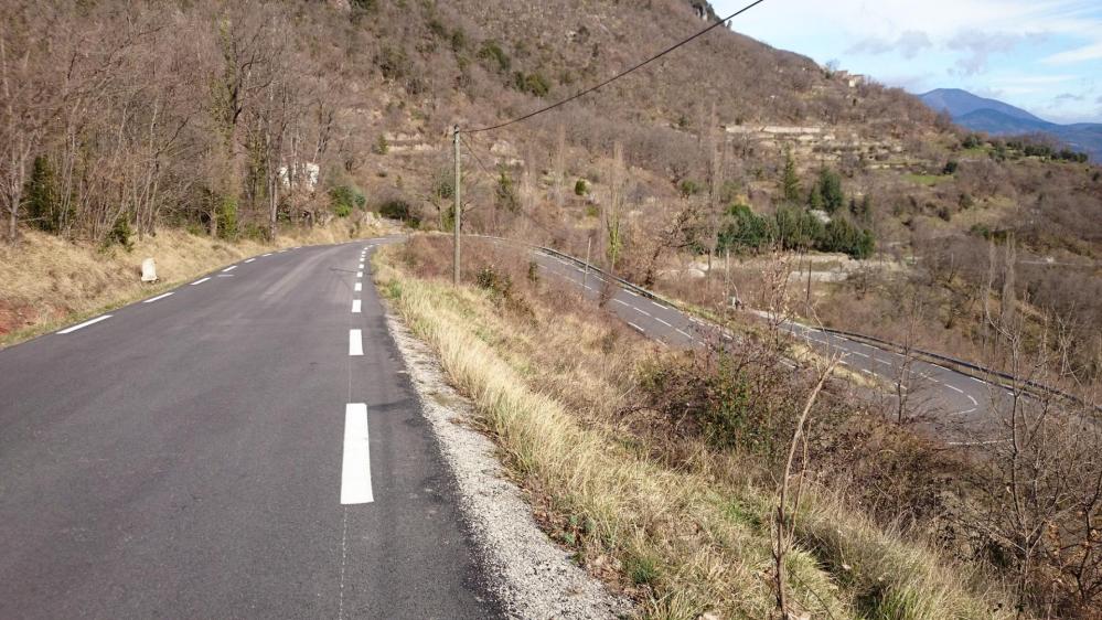 A l' approche de Montdardier, la route se monte en lacets, très agréables !