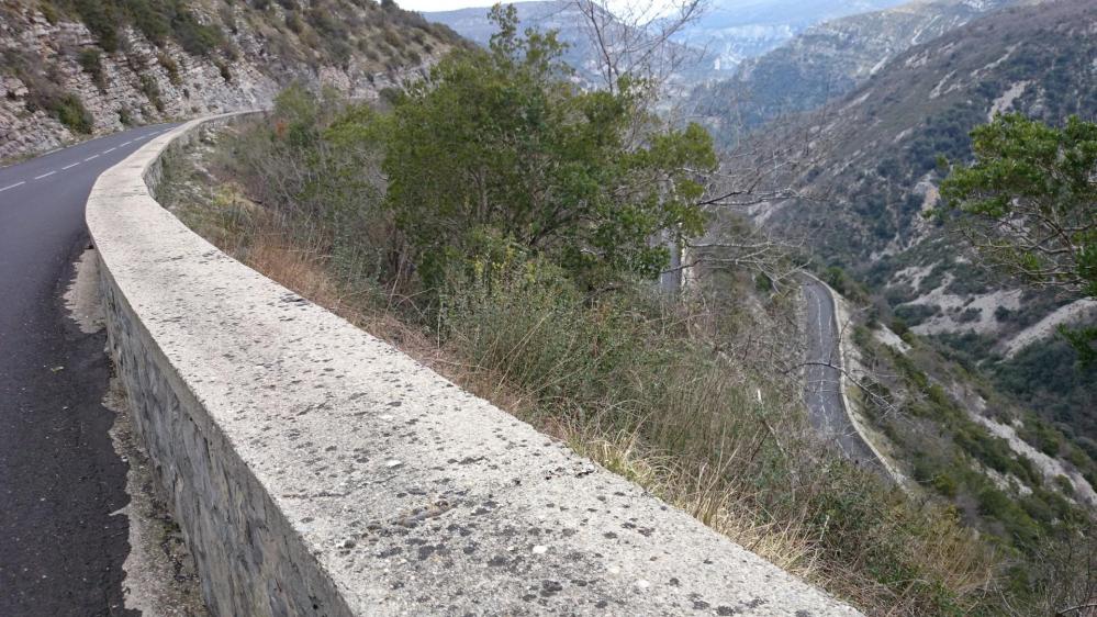 Encore une belle route en lacets qui plonge vers les gorges de la vis et Madières