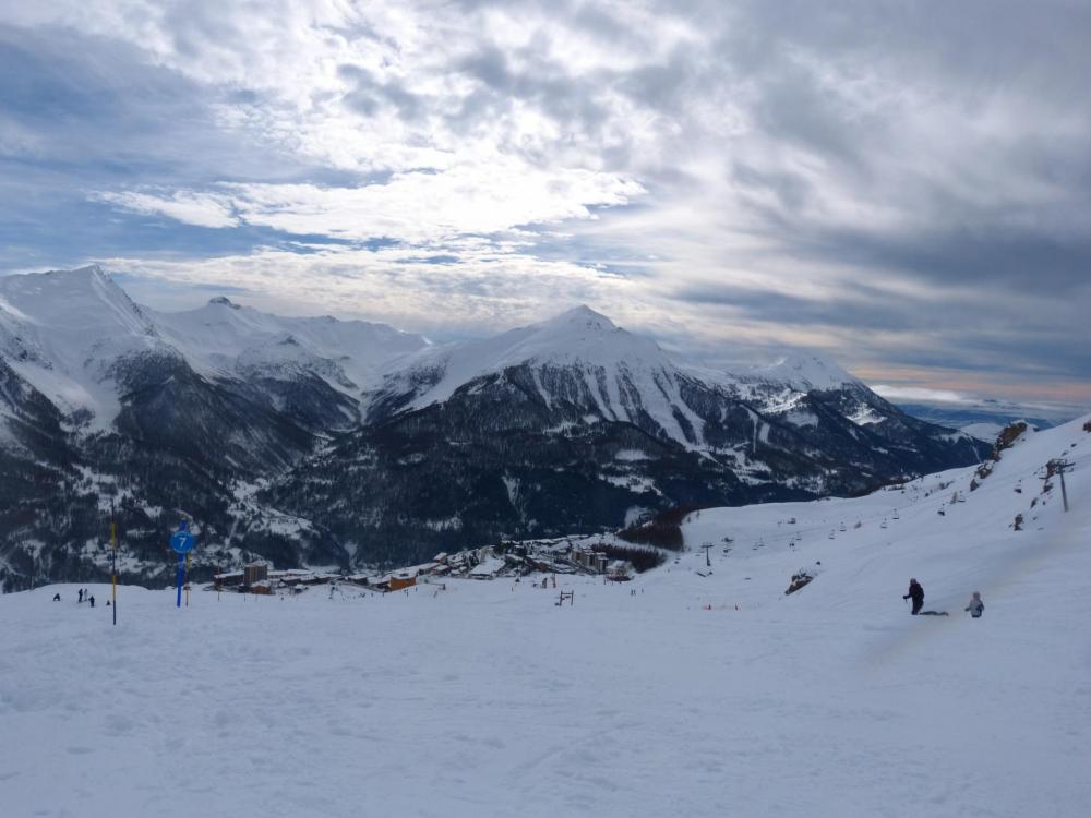 la station d' Orcières Merlette vue depuis la première partie des pistes