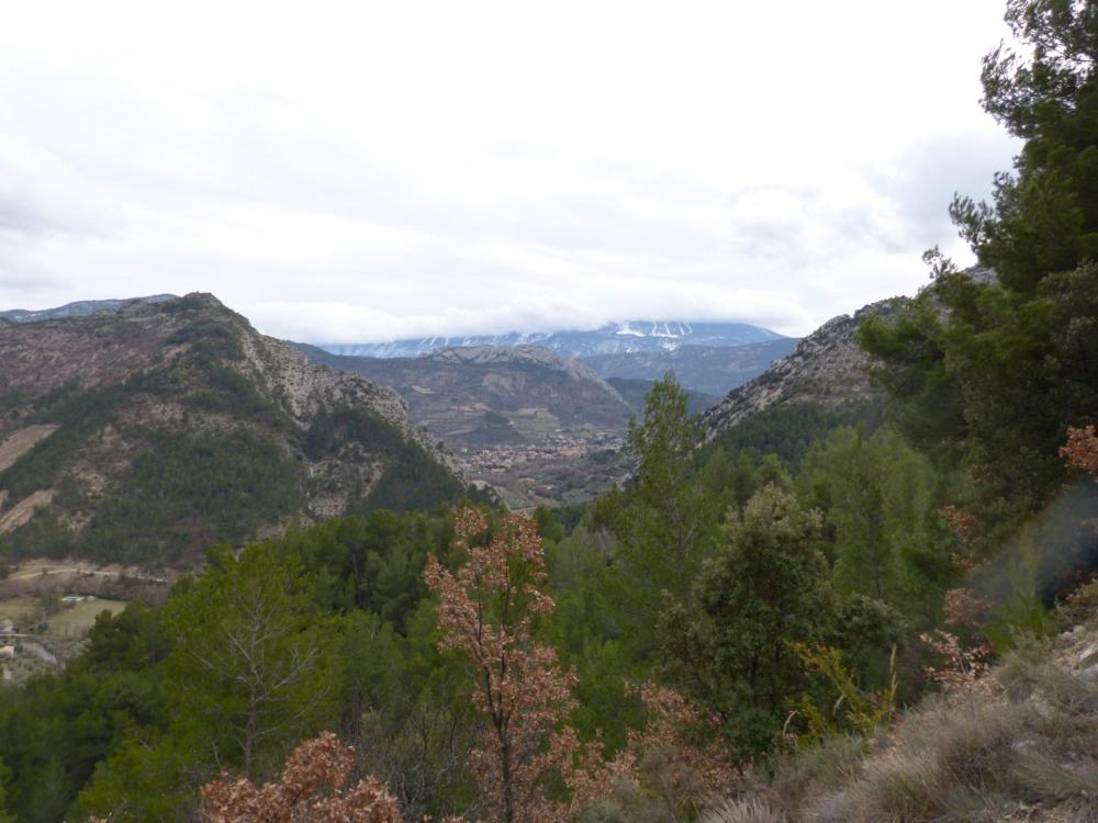 Descente du col d' Ey vers Buis les baronies, rocher St Julien en vue