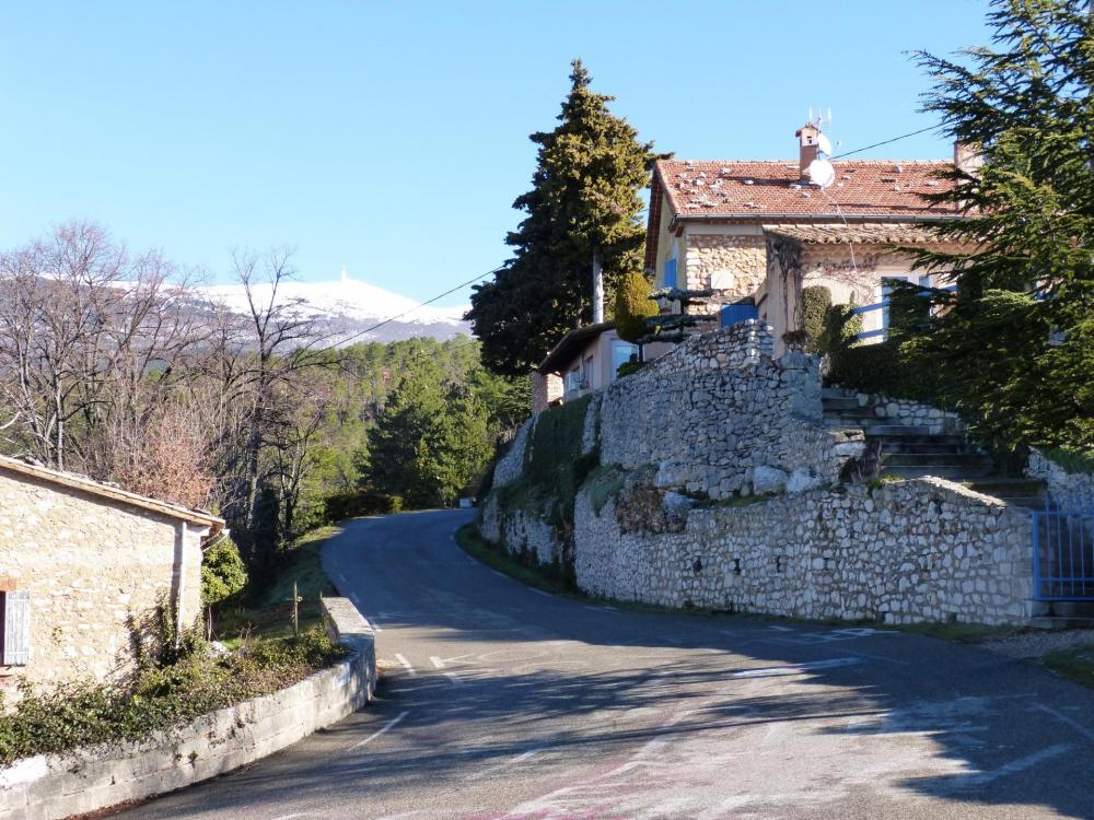 Début des premières pentes difficiles dans la montée du Ventoux côté Bédoin