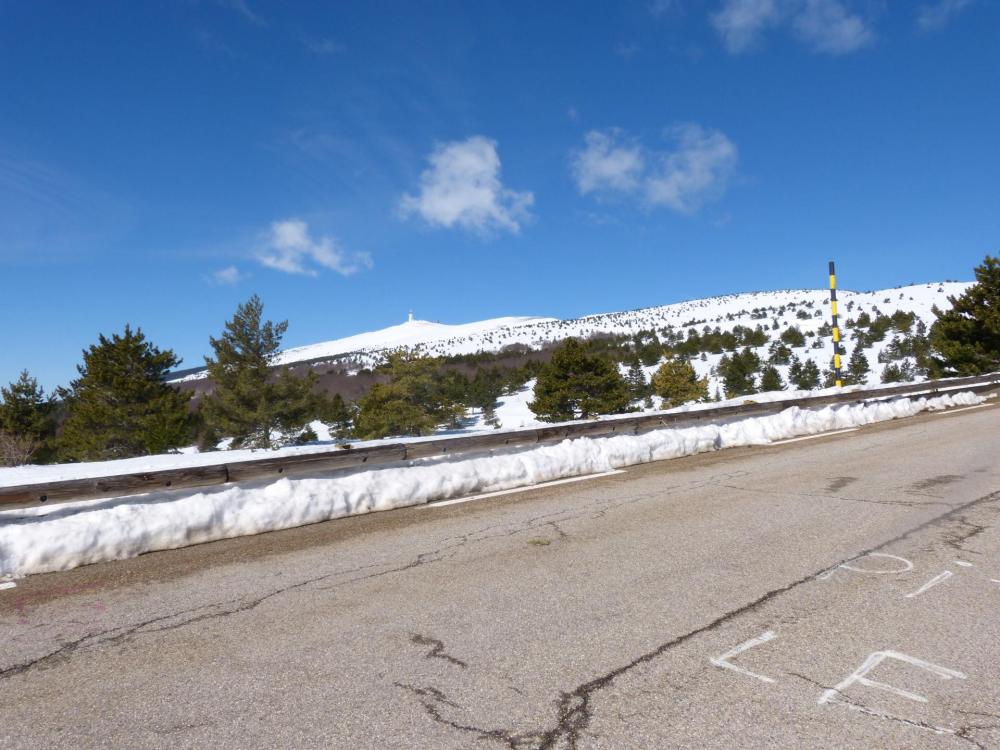 Le Ventoux, je continue sur la route malgré la fermeture du col.