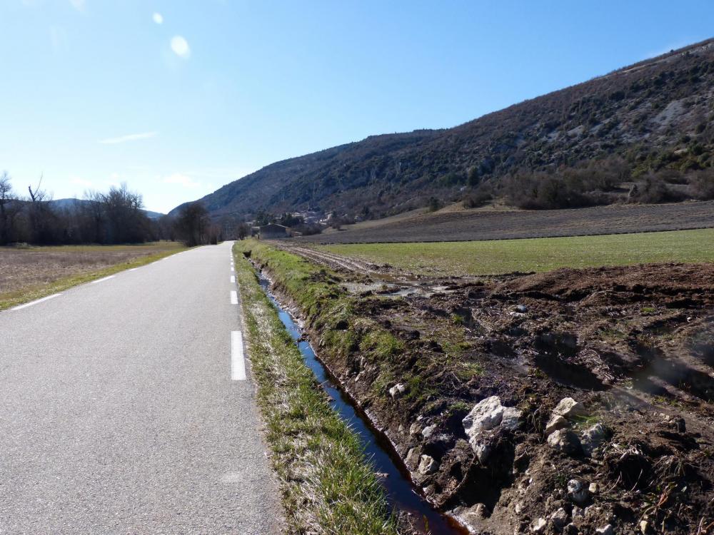 Après Sault, bifircation à gauche en direction de Monieux et les gorges de la nesque