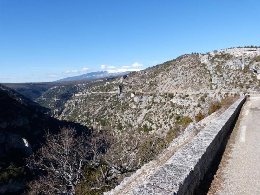 Magnifique descente à vélo dans les gorges de la Nesque