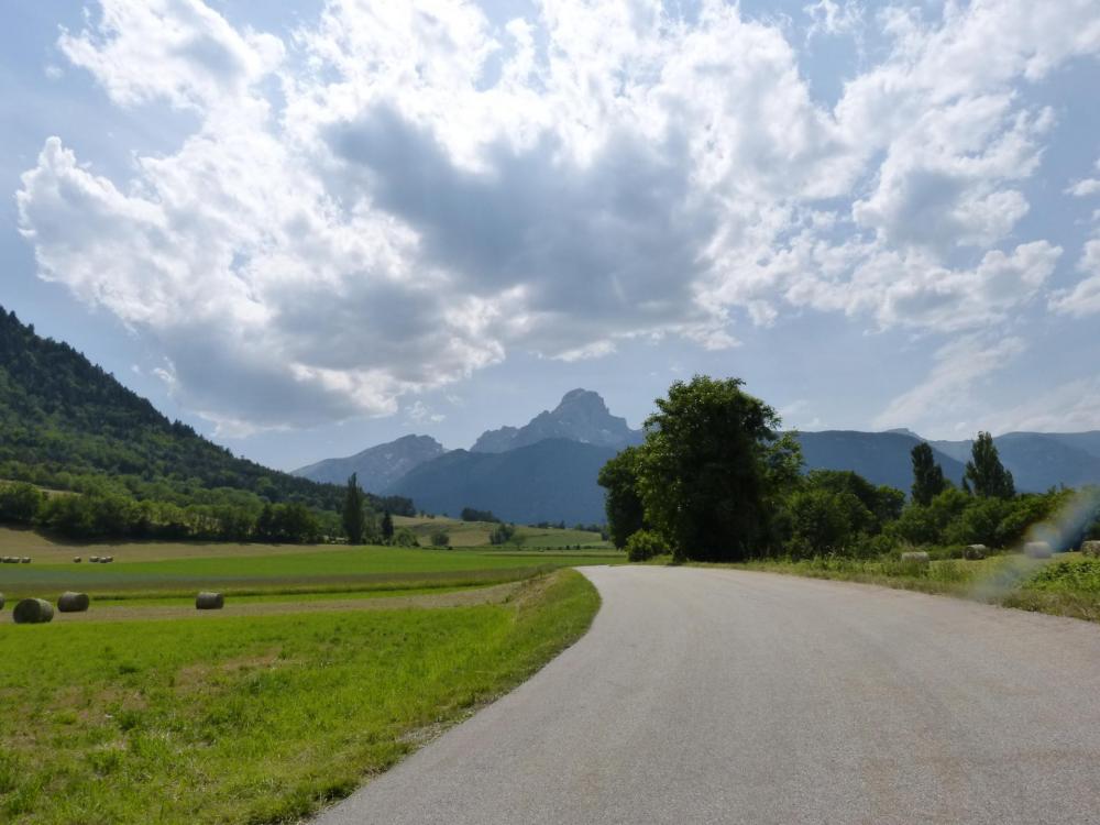 En direction du lac du Sautet, , on passera au dessus en le laissant sur notre droite