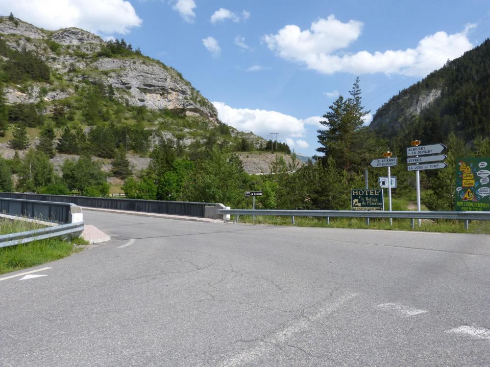 Pont sur la Souloise juste avant le défilé des Etroits où se trouve la via ferrata de St Etienne en dévoluy