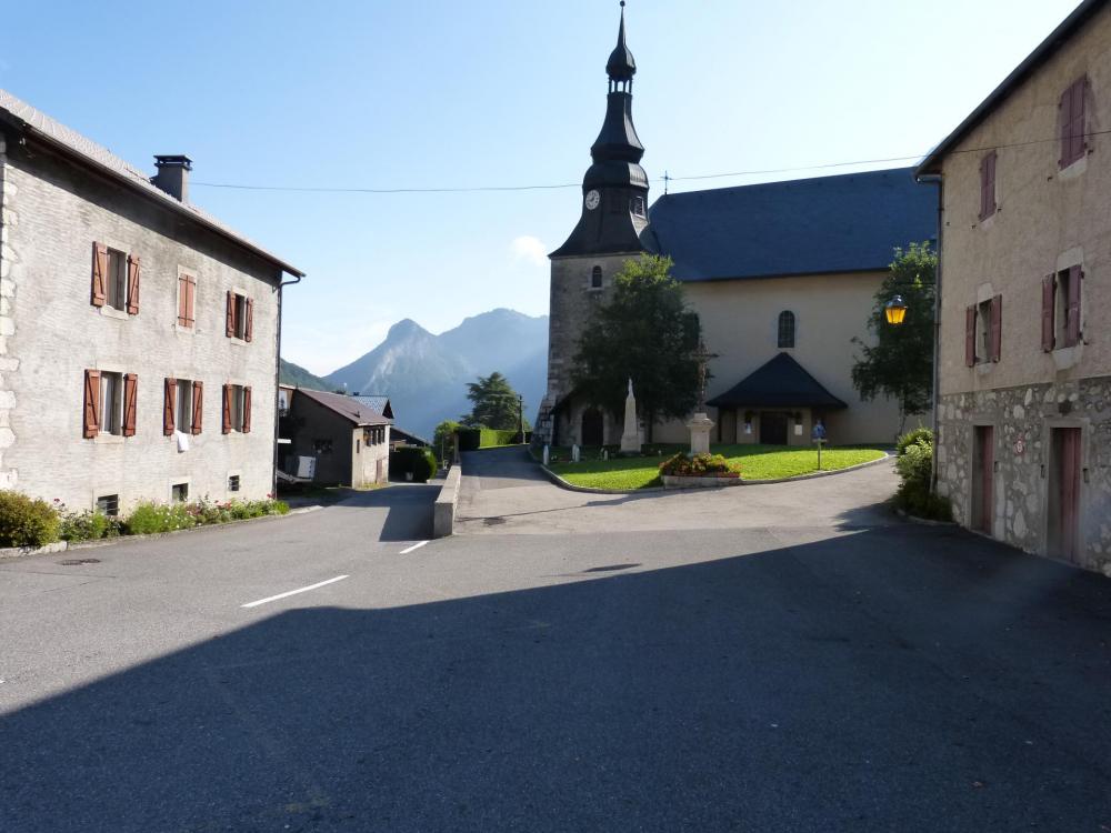 Bellevaux et son église point de repère pour trouver la direction du pont couvert