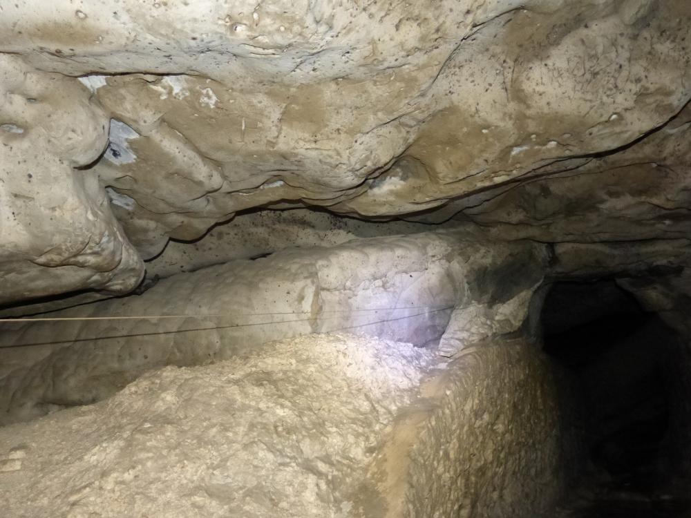 Grotte de Bange , le fil d' ariane quand la galerie est ennoyée ?