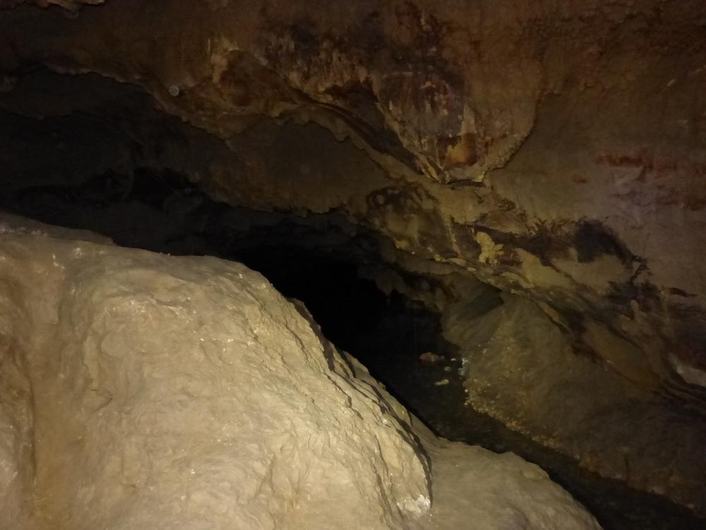 Grotte de Bange, au lac des touristes, le reseau part dans deux sens opposé !
