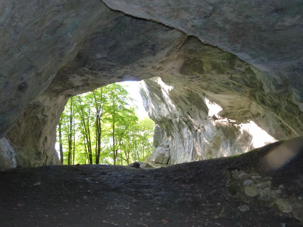 Seconde sortie de la grotte de Bange, plus haute et terrain de grimpe presque abrité !