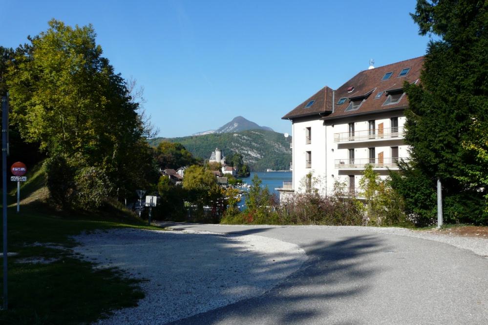 à hauteur de la presqu'ile de Duingt, après le tunnel