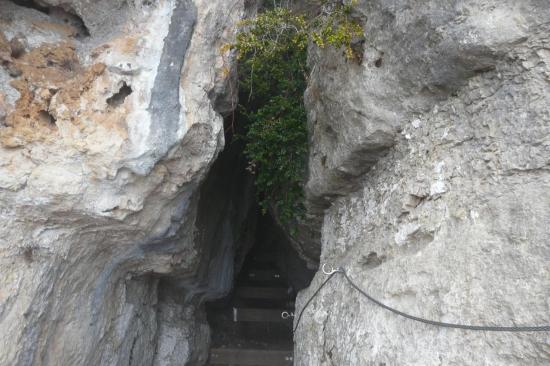 la grotte dans la via de Liaucous