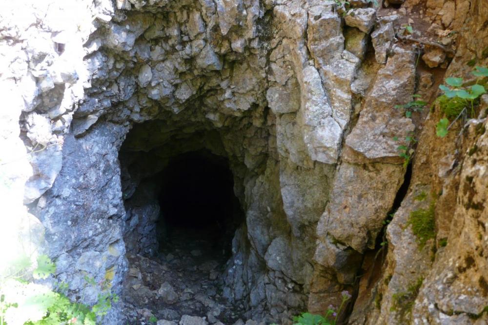 Curieux tunnel creusé sur 50m ... ?