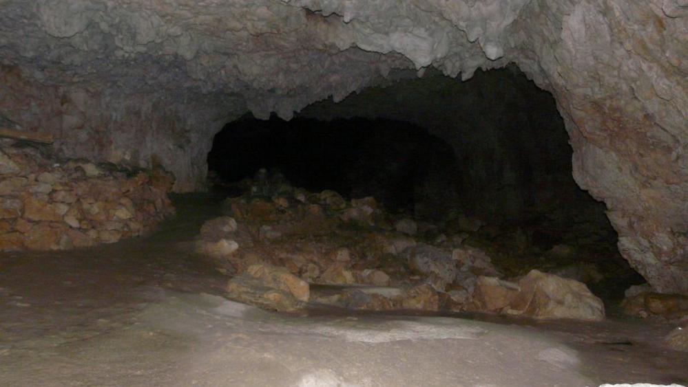 apperçu de l' intérieur de la grotte de la Luire