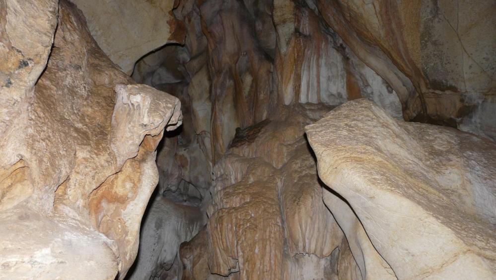 quelques concrétions de la grotte de l' Hortus