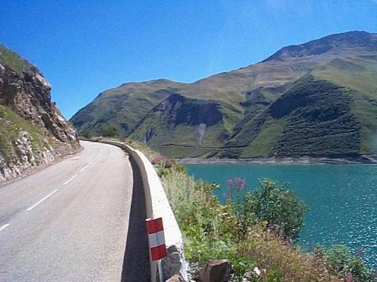 col de la croix de fer  lac de grand Maison