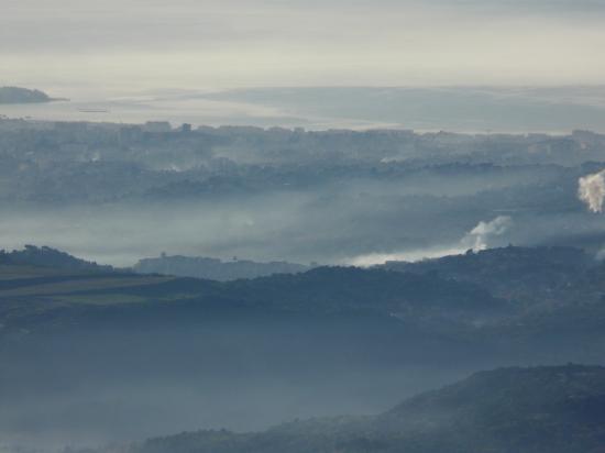 Nuances de gris sur la meditérranèe de puis lecol de Vence (06)