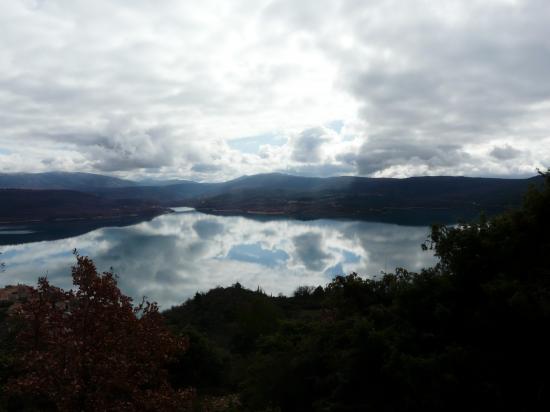 Lac de ste Croix par temps nuageux