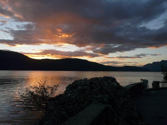 coucher de soleil sur le lac du Bourget