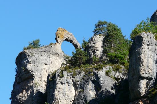Belle construction naturelle (circuit vélo des gorges du tarn par Meyrueis)