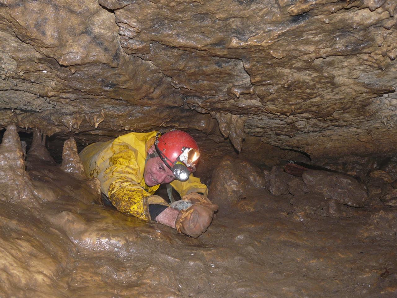 grotte de lanans, accés à la salle d' entrée