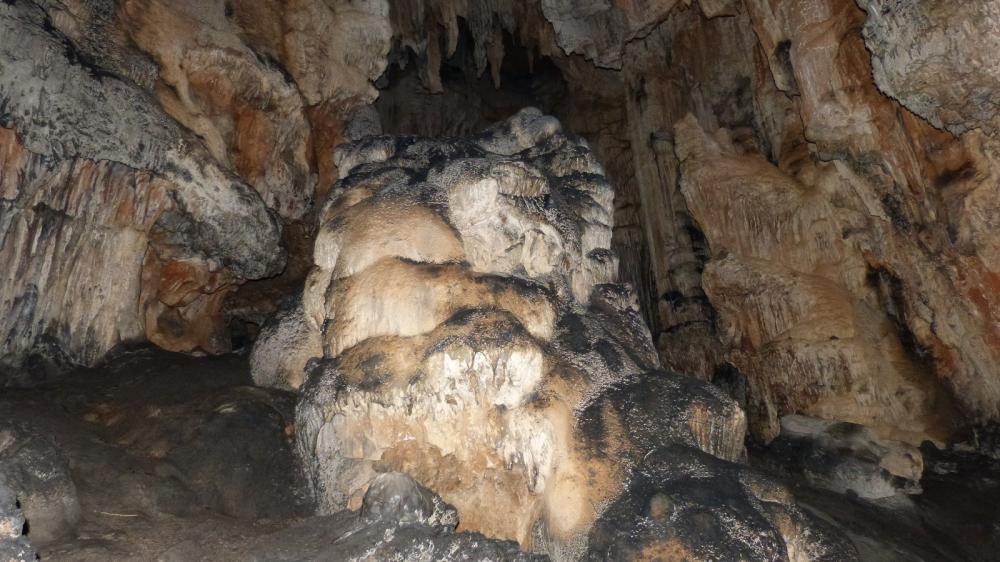 la grotte d' Anjeau a encore de beaux restes !
