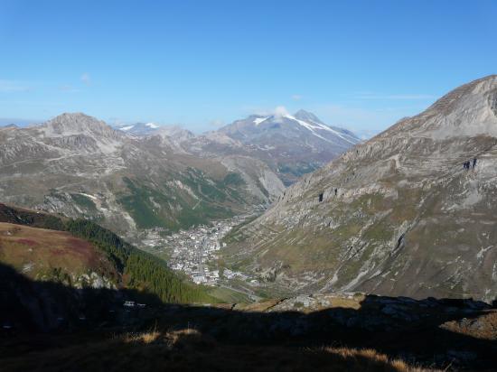 Val d'Isére vue depuis le col de l' Iseran