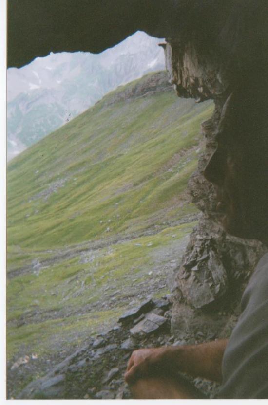 à l'abri de l'orage à la descente du Ruan - 2005