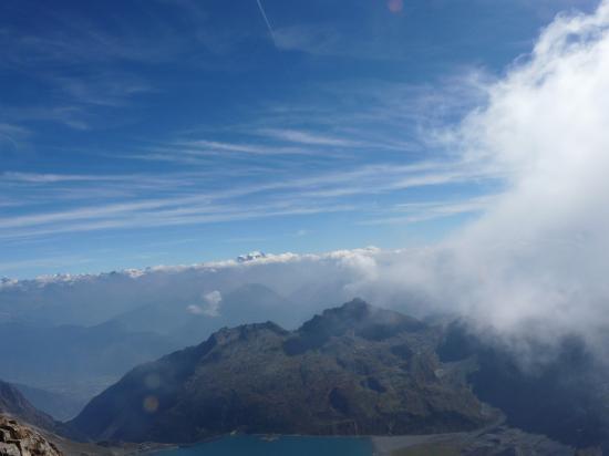 Lac de Salanfe et Alpes suisses