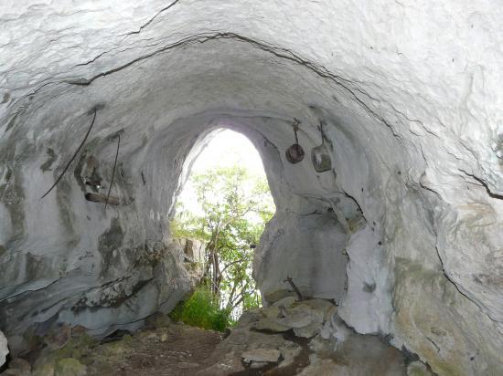 La grotte du maquis (vue de l'intérieur)-Semnoz-74-2009