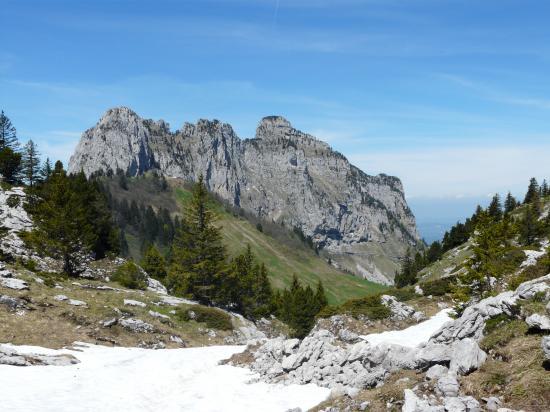 dents de Lanfon depuis les chalets de l' aulp riant  dessus