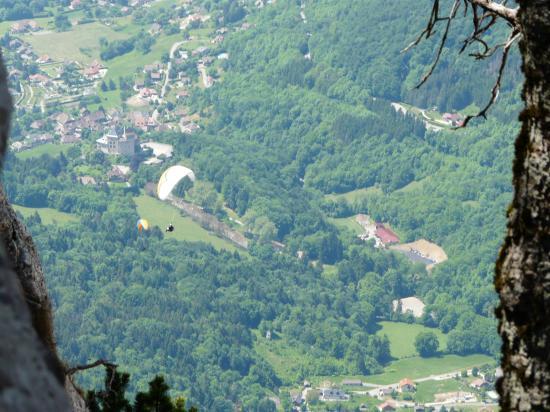 parapente en vol depuis les dents de lanfon