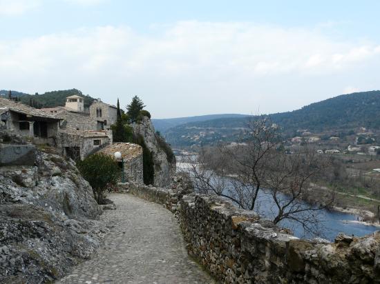 Aiguèze, vue sur l' Ardèche