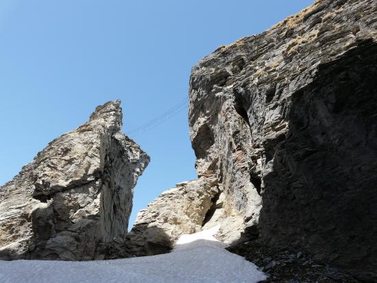 Les tours du roc du vent et le pont de singe de la via ferrata