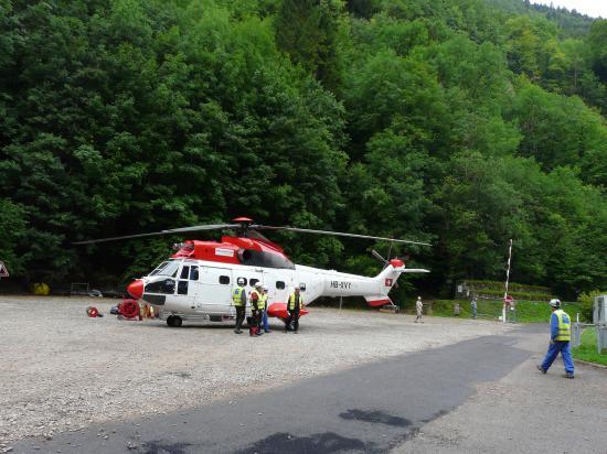 l' hélicoptère vient de se poser à proximité de la via ferrata !