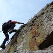 bel envol dans les rochers de la Miramande !