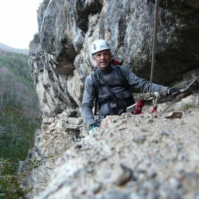 dans la traversée (via des gorges d'Agnielles)