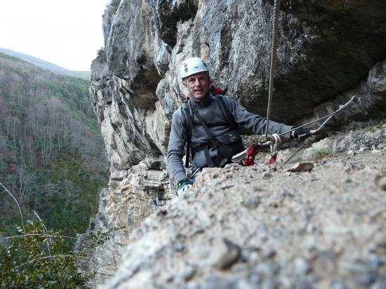 dans la traversée (via des gorges d'Agnielles)