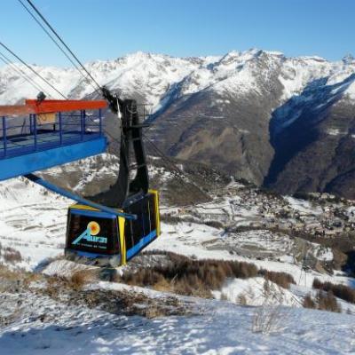 Depuis l'arrivéé du téléphérique, Auron et le massif du Ténibre