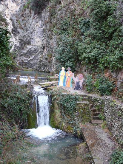 la fontaine dans Moustiers Ste Marie